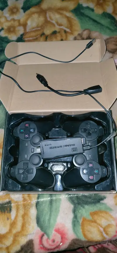 Consola Game Stick con controles - miniatura 3