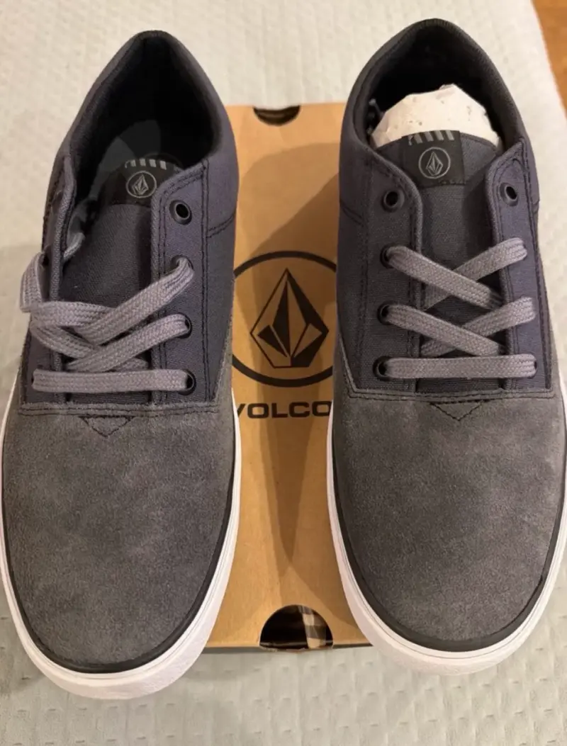 Zapatillas Volcom grises casuales nuevas - 1