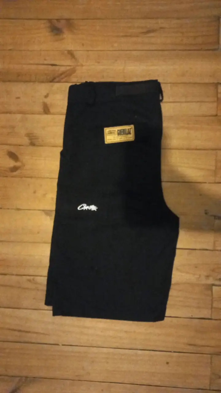 Shorts deportivos negros con logo - 3