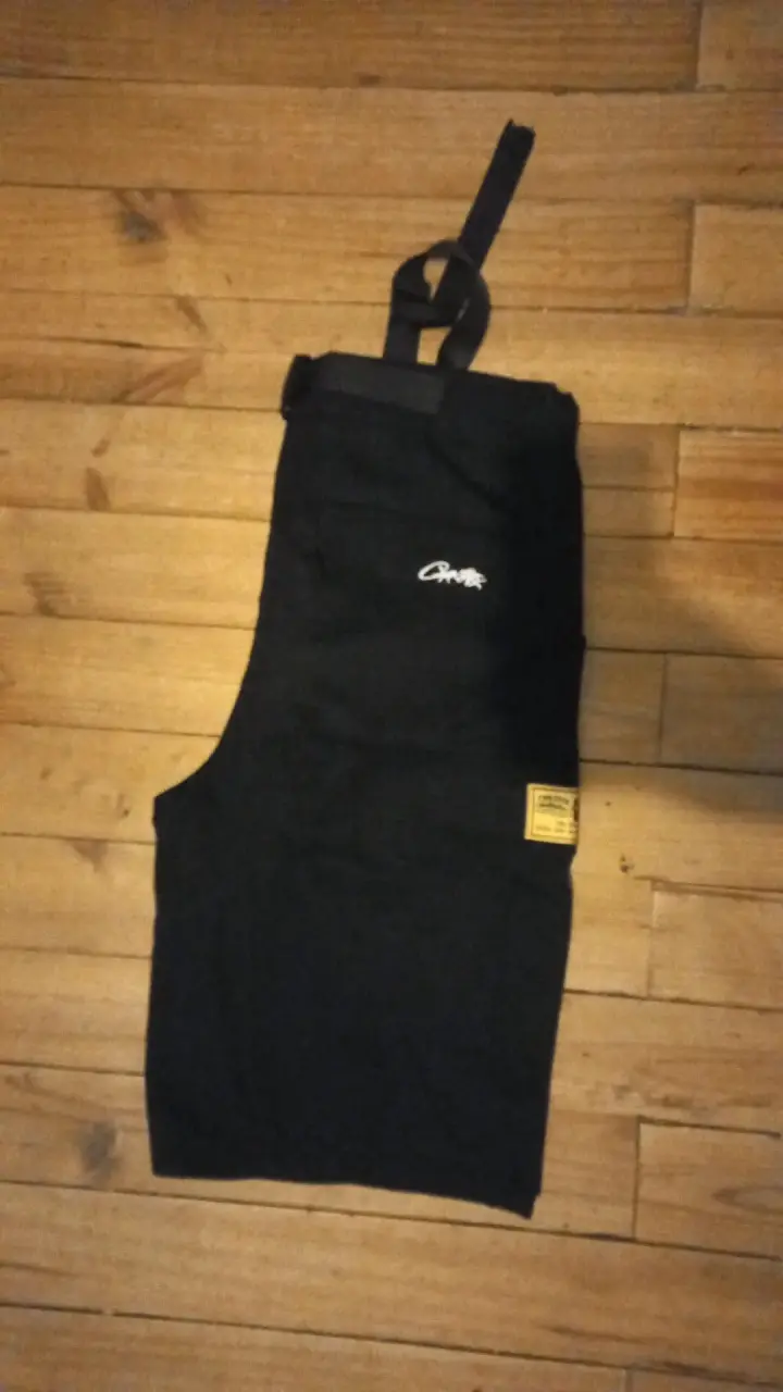 Shorts deportivos negros con logo - 4