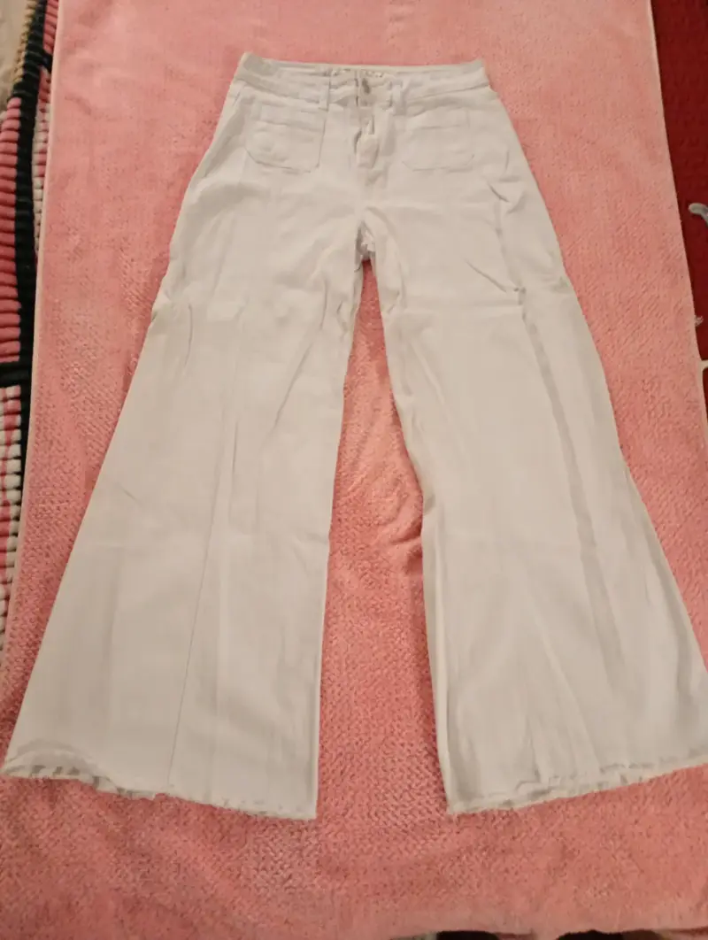 Pantalones blancos anchos - 1