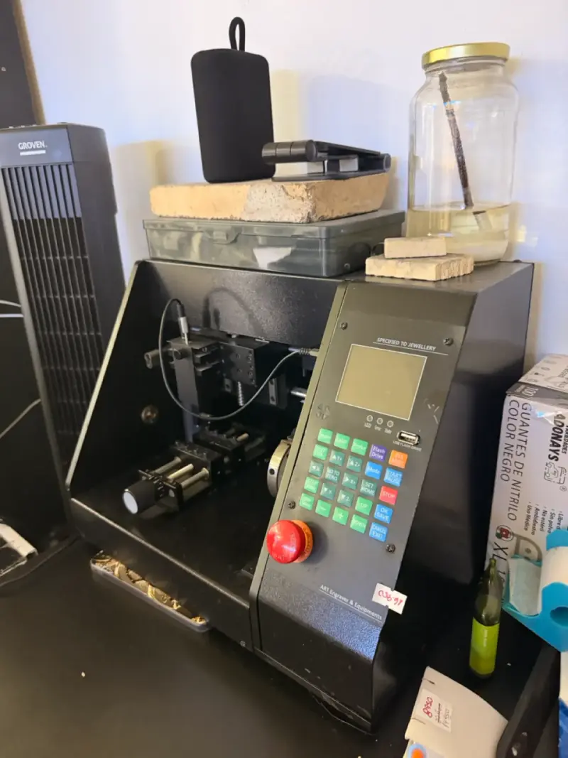 Máquina grabadora CNC