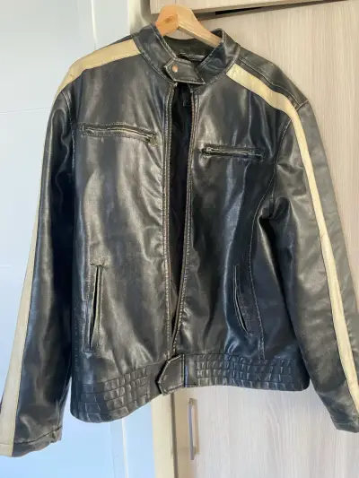 Chaqueta de cuero negra - miniatura 1