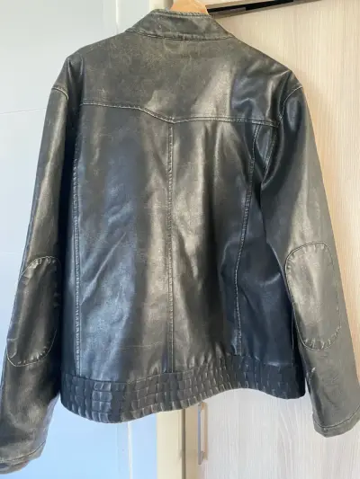 Chaqueta de cuero negra - miniatura 2
