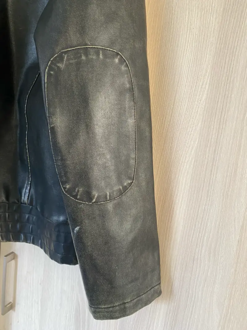 Chaqueta de cuero negra - 4