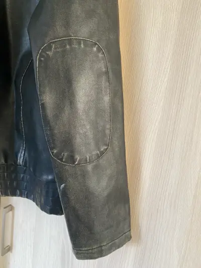 Chaqueta de cuero negra - miniatura 4