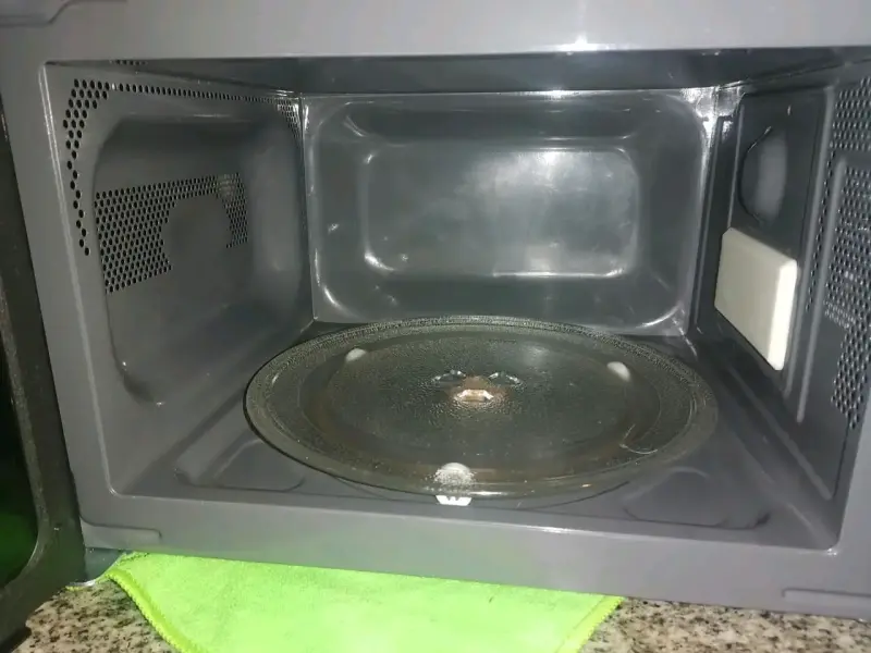 Microondas Midea 20L negro - 4