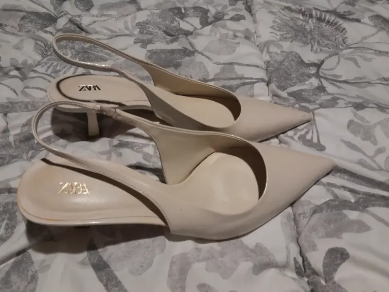 Zapatos de tacón beige Zara - 1