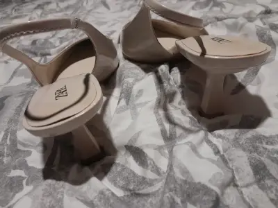 Zapatos de tacón beige Zara - miniatura 2