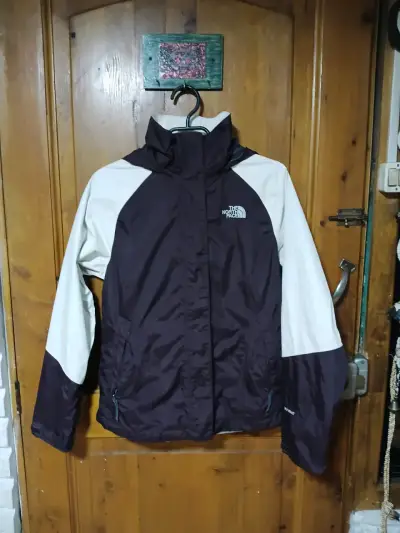 Chaqueta impermeable gris y blanca - miniatura 1