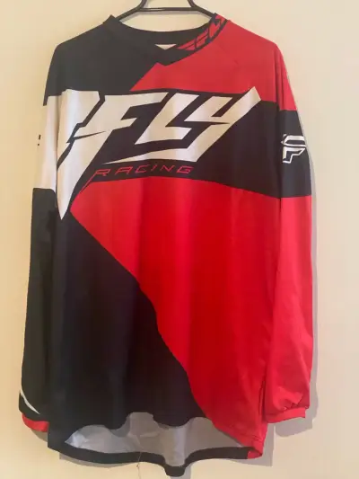 Polera Fly Racing roja y negra para moto - miniatura 1