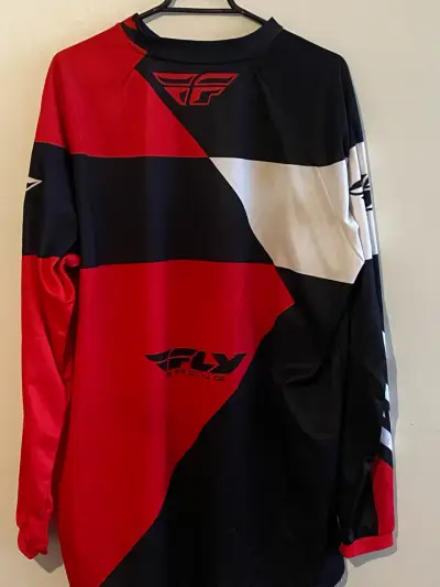 Polera Fly Racing roja y negra para moto - miniatura 2