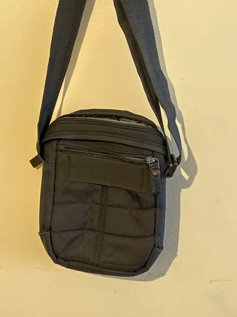 Bolso bandolera negro pequeño - 1