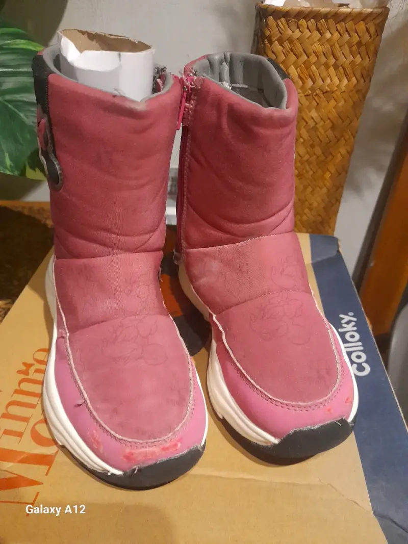 Botas fucsia para niño - 2