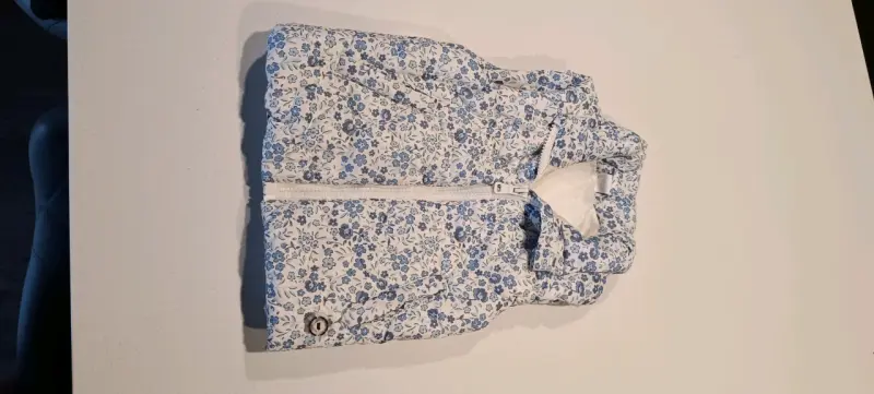Chaqueta acolchado estampado floral sin mangas