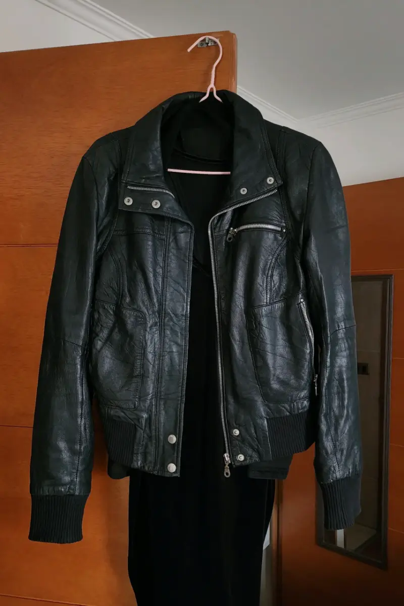 Chaqueta de cuero negro - 1