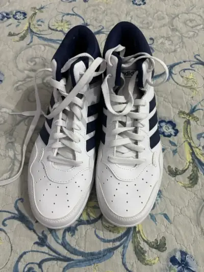 Zapatillas Adidas nunca usadas - miniatura 1