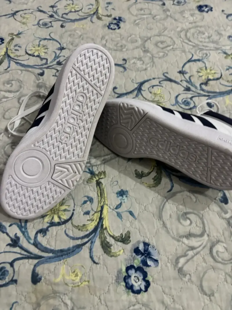 Zapatillas Adidas nunca usadas - 3
