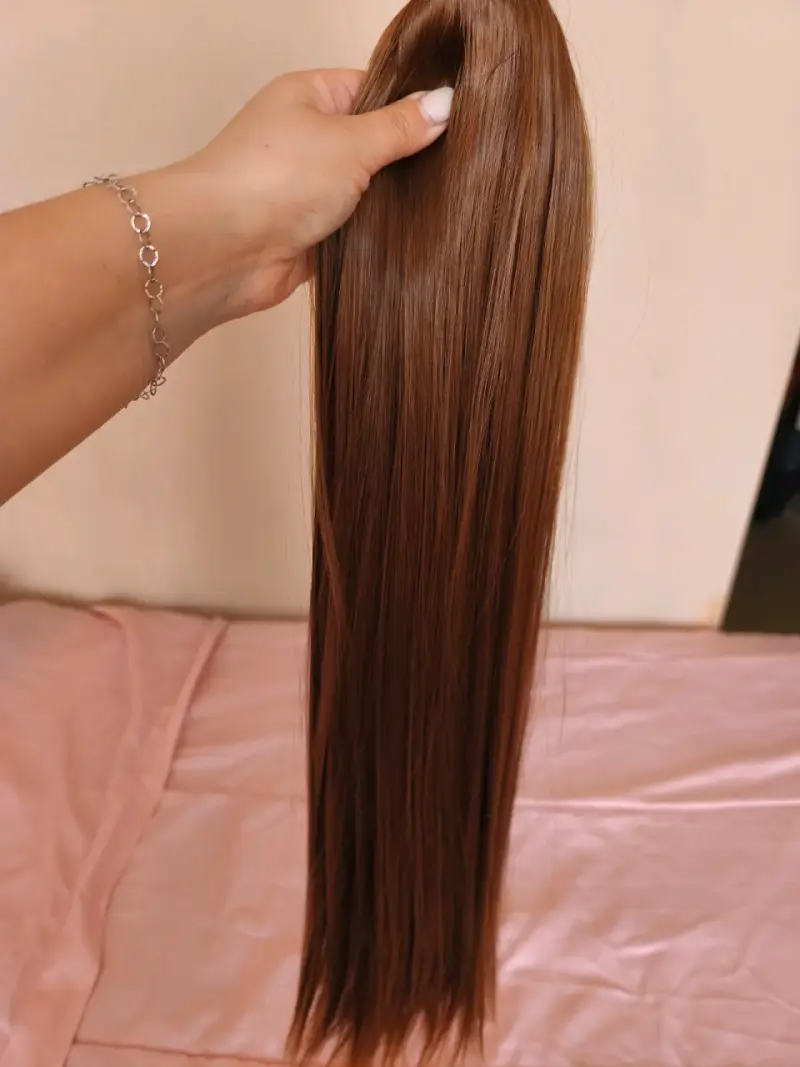 Extensión de cabello castaño