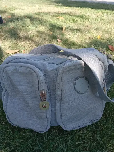 Bolso gris con compartimentos - miniatura 1