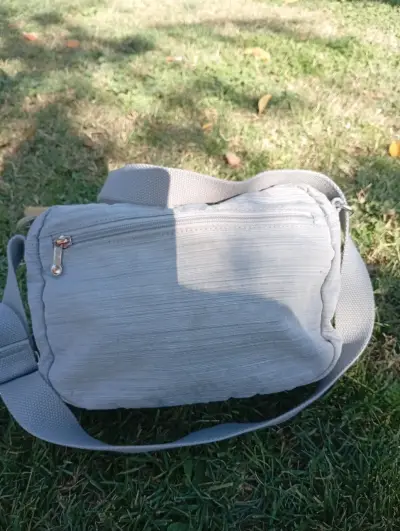 Bolso gris con compartimentos - miniatura 2