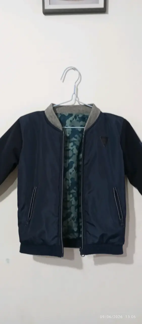 Chaqueta bomber azul reversible para niños talla 3