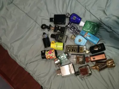 Colección de perfumes variados - miniatura 2