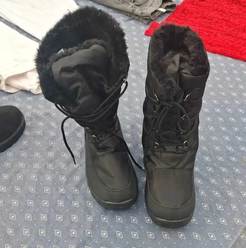 Botas negras con forro de piel