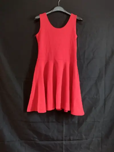 Vestido rojo sin mangas - miniatura 1