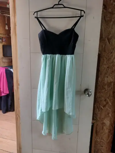 Vestido rojo sin mangas - miniatura 2