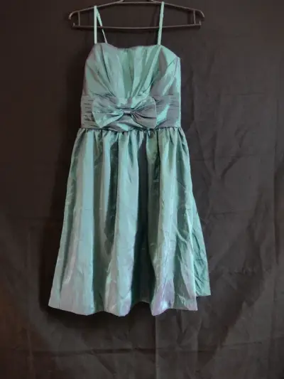 Vestido rojo sin mangas - miniatura 3