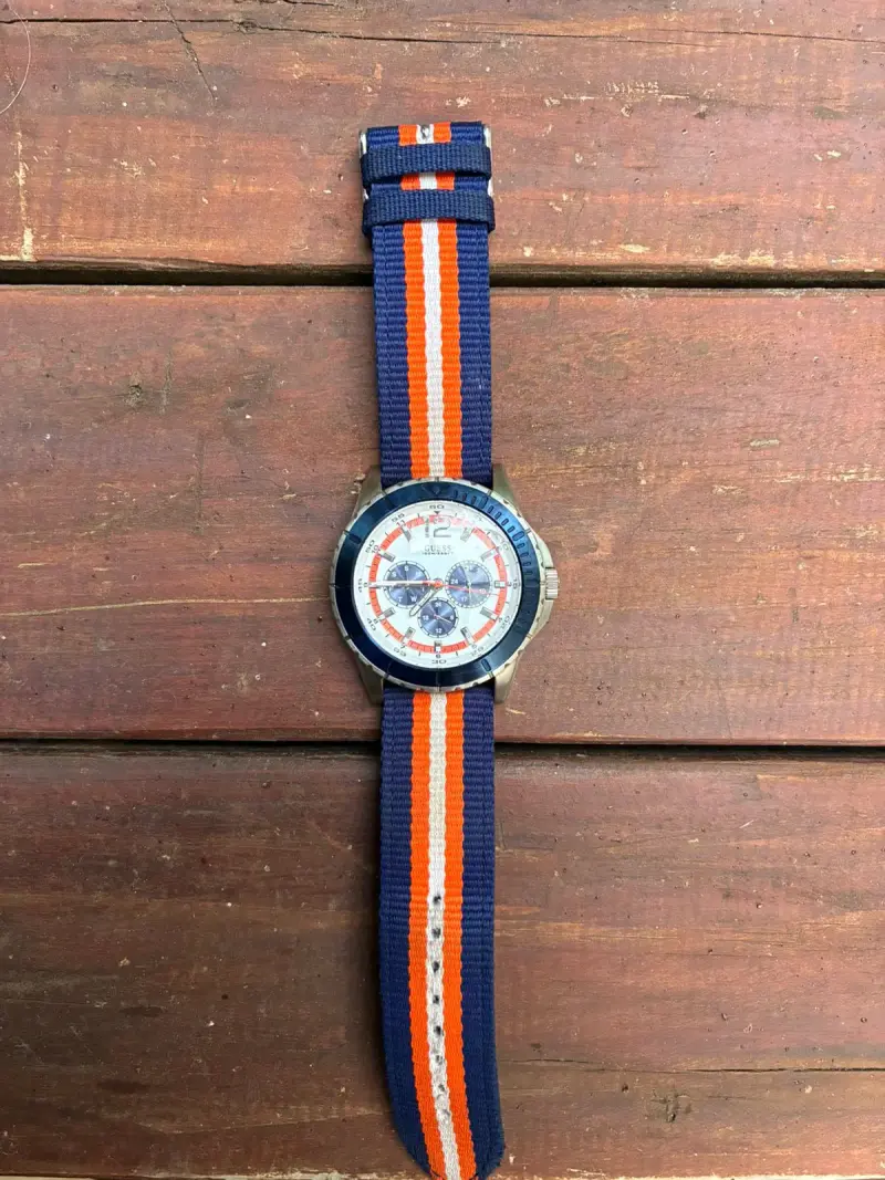 Reloj Guess 100m/330ft nuevo - 2