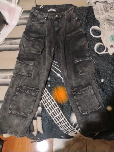 Jeans cargo grises con bolsillos - miniatura 1