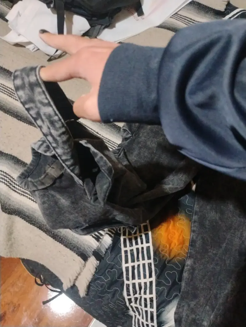 Jeans cargo grises con bolsillos - 3