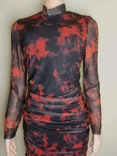 Vestido rojo y negro de manga larga - miniatura 1
