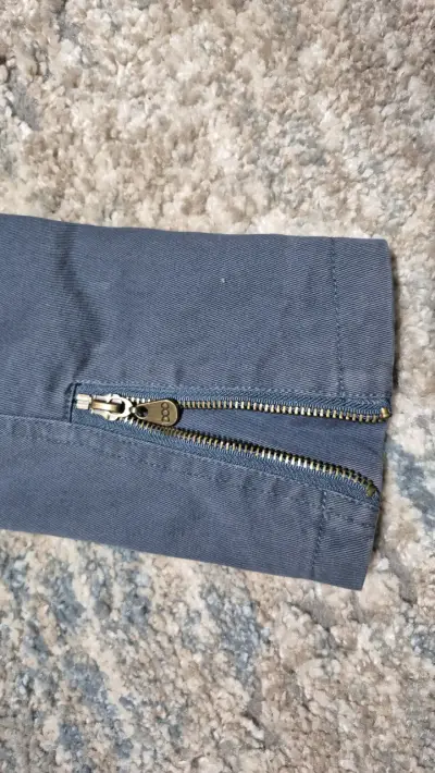 Chaqueta azul con zipper de estilo casual - miniatura 4