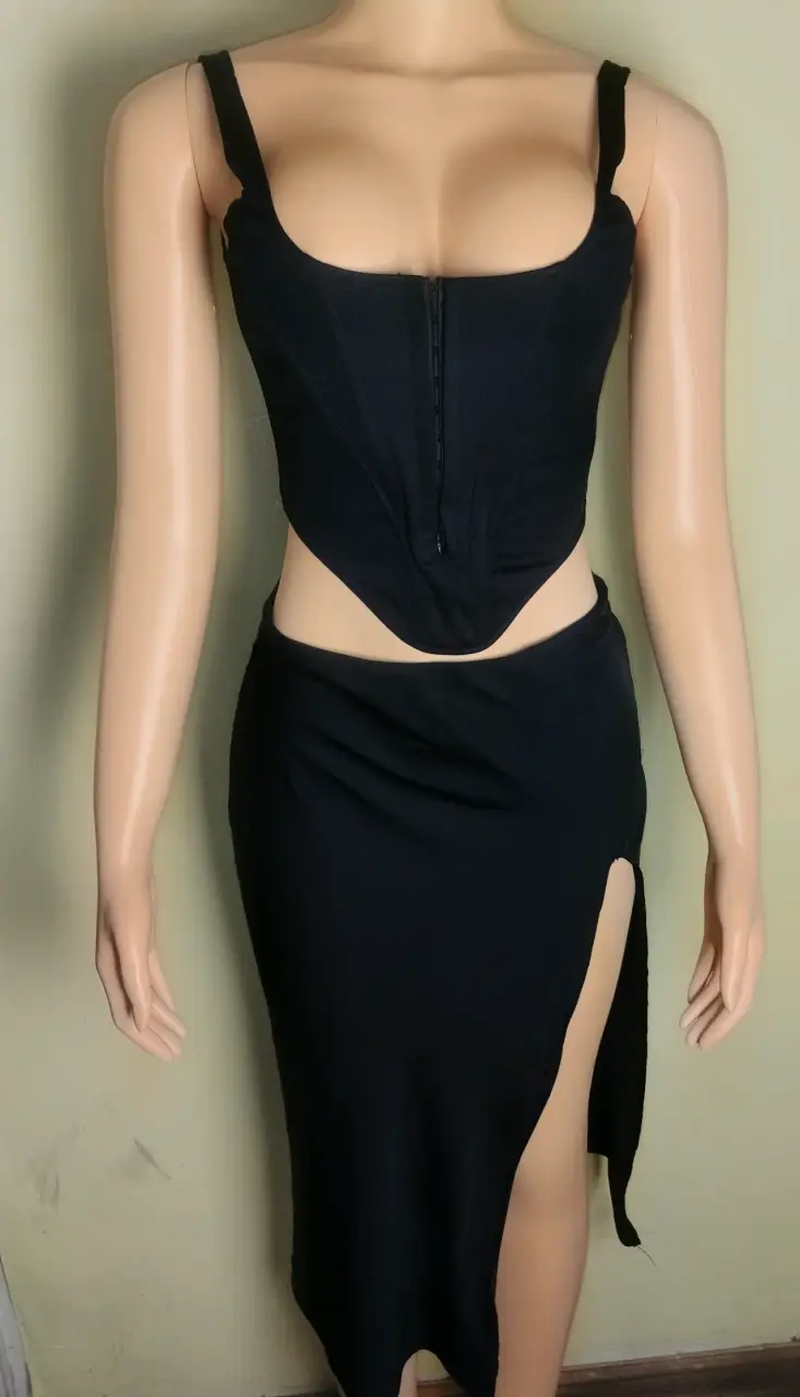 Conjunto top y falda negras - 2
