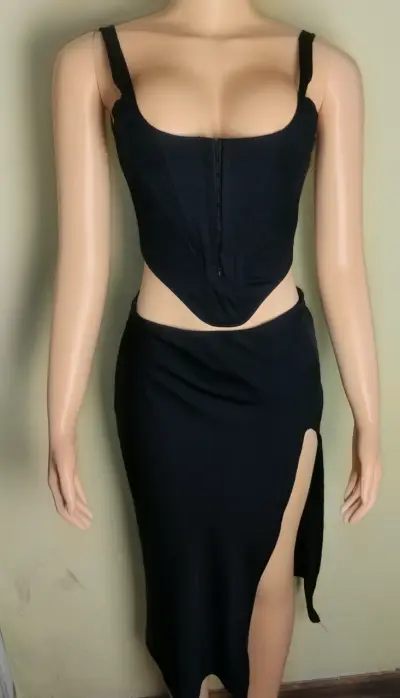 Conjunto top y falda negras - miniatura 2