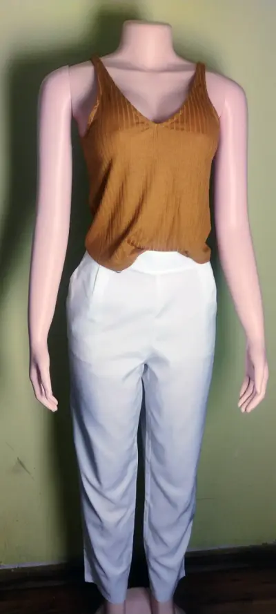 Polera sin mangas café - miniatura 1
