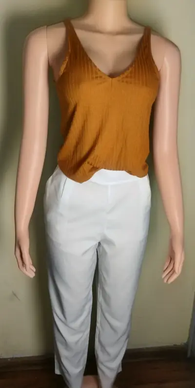 Polera sin mangas café - miniatura 2