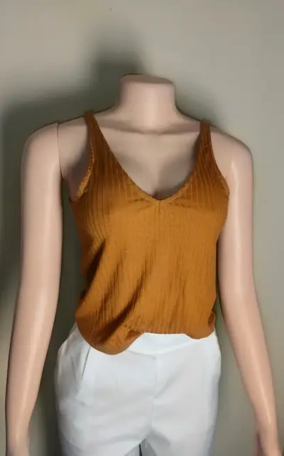 Polera sin mangas café - miniatura 3