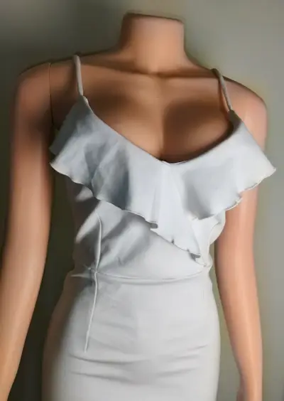 Vestido blanco con volantes - miniatura 2