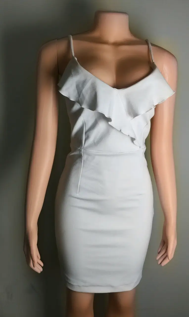 Vestido blanco con volantes - 4