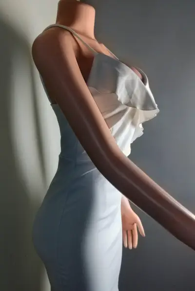 Vestido blanco con volantes - miniatura 5