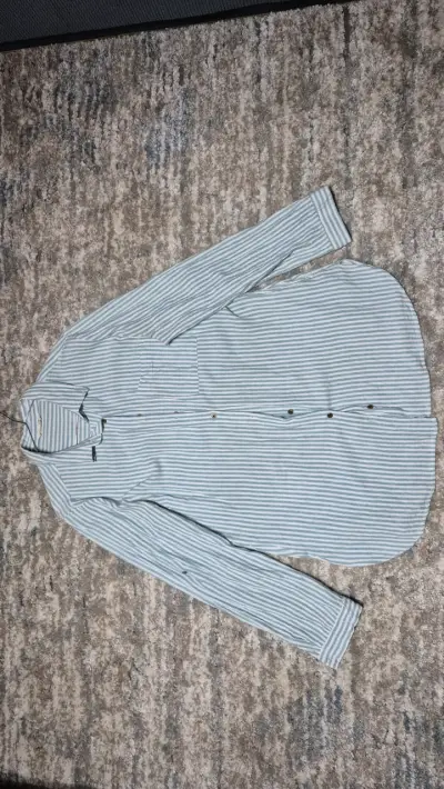 Camisa verde, celeste con rayas y blanca. - miniatura 3