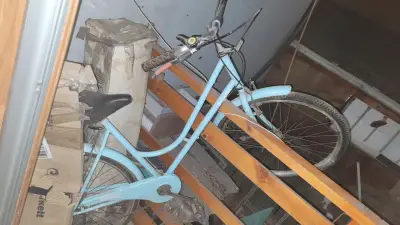 Bicicleta urbana azul usada - miniatura 2
