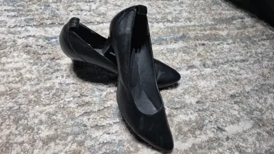 Zapatos de tacón negros elegantes - miniatura 3