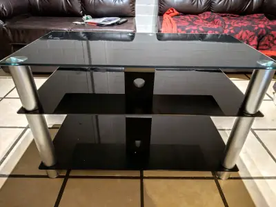 Mesa de centro de vidrio y metal - miniatura 1