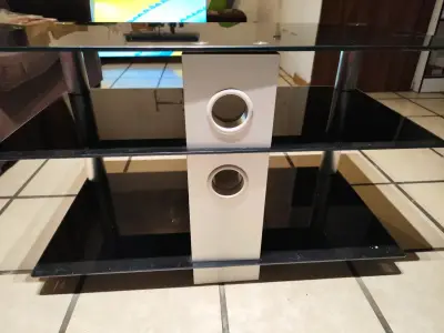 Mesa de centro de vidrio y metal - miniatura 2