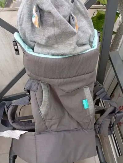 Mochila porta bebé gris ergonómica infantino - miniatura 1